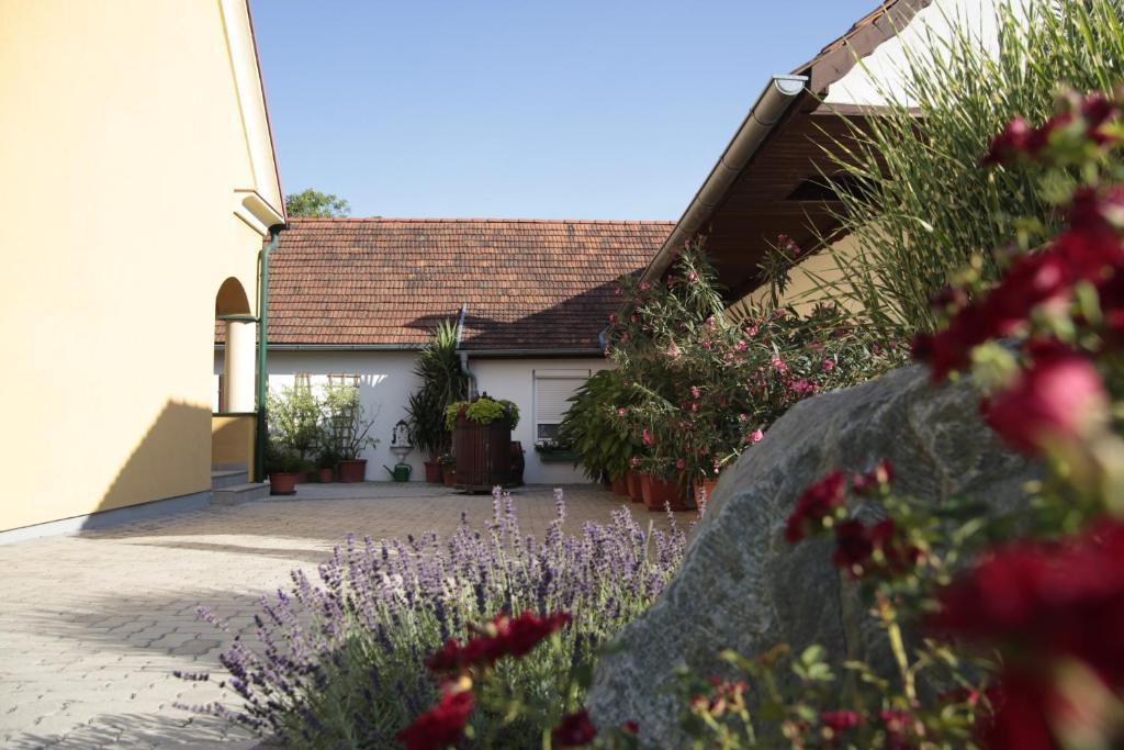 Ferienhof Uhudler-Arkaden Stegersbach Buitenkant foto