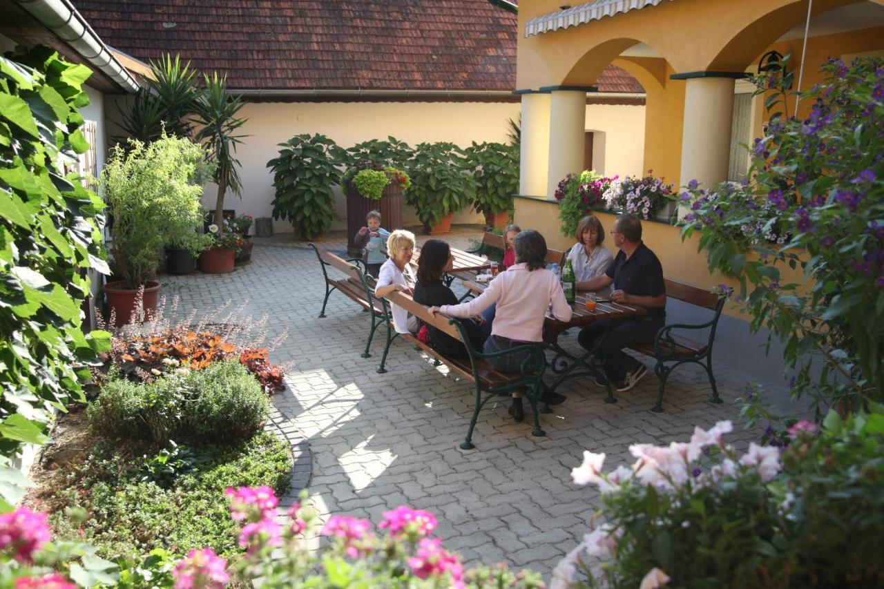 Ferienhof Uhudler-Arkaden Stegersbach Buitenkant foto